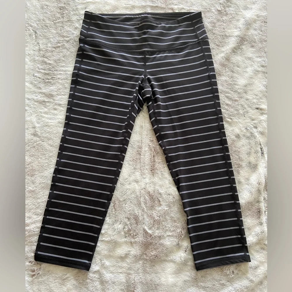 Athleta Chaturanga Stripped Cropped Leggings Small - Picture 1 of 5